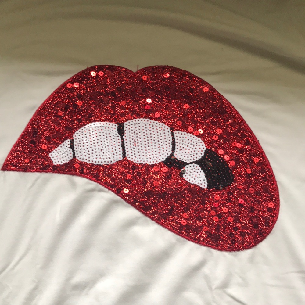 Lips T-shirt with sparkles!